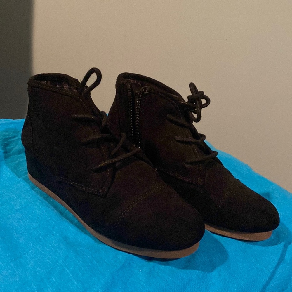 Girl’s Black Zip-up Wedge Booties Size 2 Nearly New